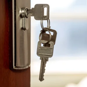 Chaveiro 24 horas São Gonçalo realiza serviço de abertura de portas de residências e automóveis, em qualquer horário do dia ou da noite. Com Chaveiro 24 horas São Gonçalo, é possível realizar a troca de miolo, chaves codificadas, instalação de fechaduras, entre outros. É, Portanto, um serviço de chaveiro residencial e automotivo, que traz soluções para diversos casos, como quando alguém fica impossibilitado de entrar em sua casa ou carro por ter perdido ou esquecido a chave. (21)96888-0806✆
